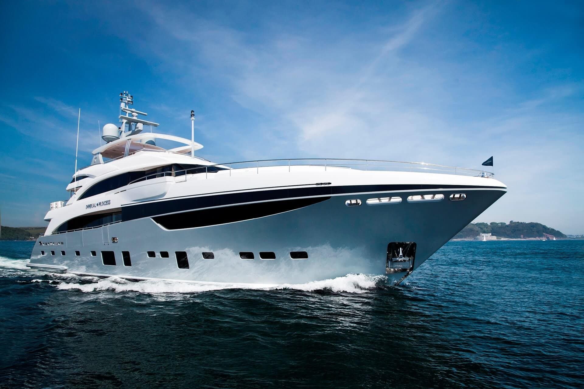 yacht
